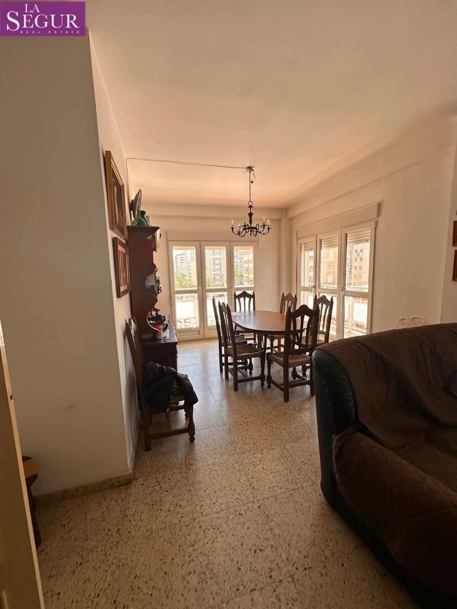 4 bedroom Flat for sale in Cadiz city - € 525,000 (Ref: 9747797)