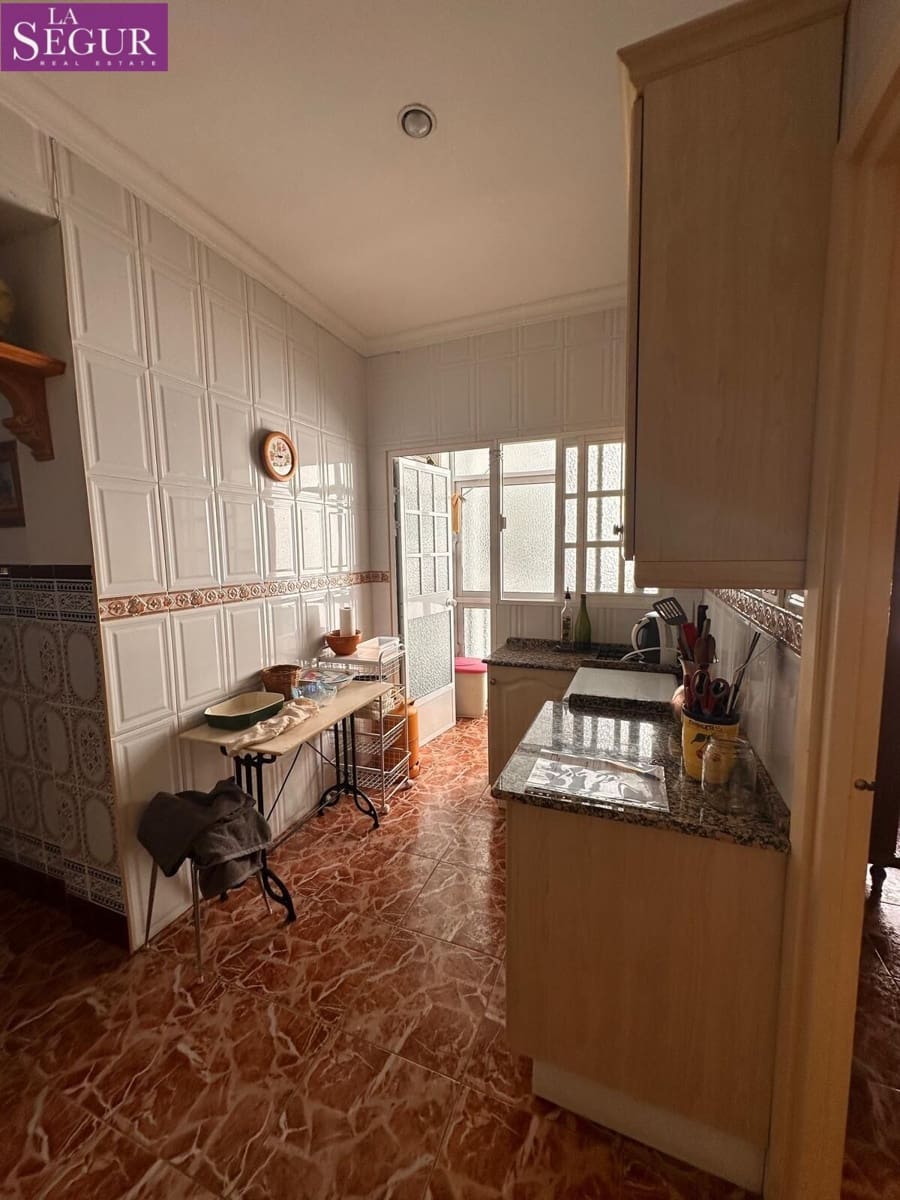 4 bedroom Flat for sale in Cadiz city - € 525,000 (Ref: 9747797)