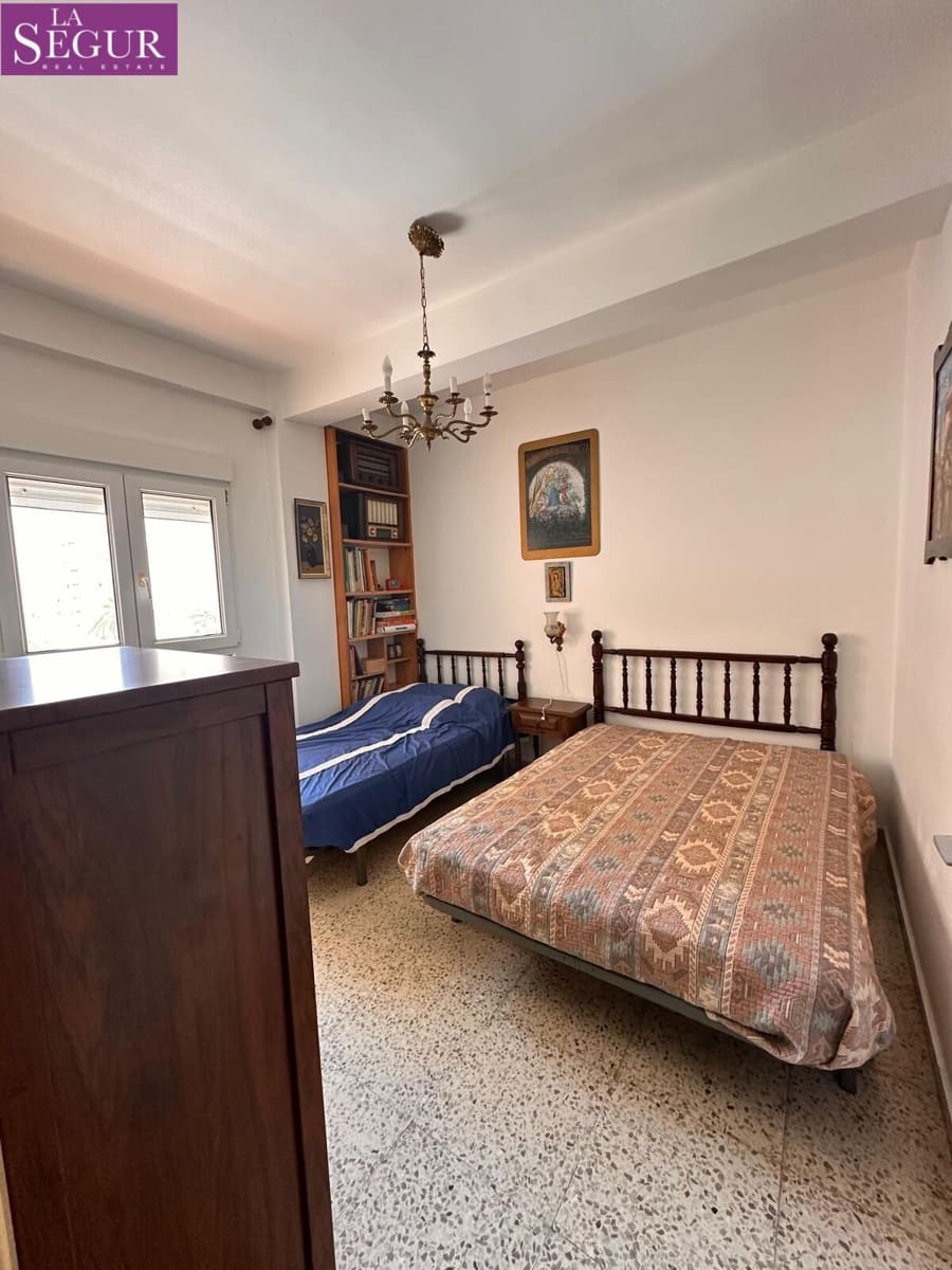 4 bedroom Flat for sale in Cadiz city - € 525,000 (Ref: 9747797)