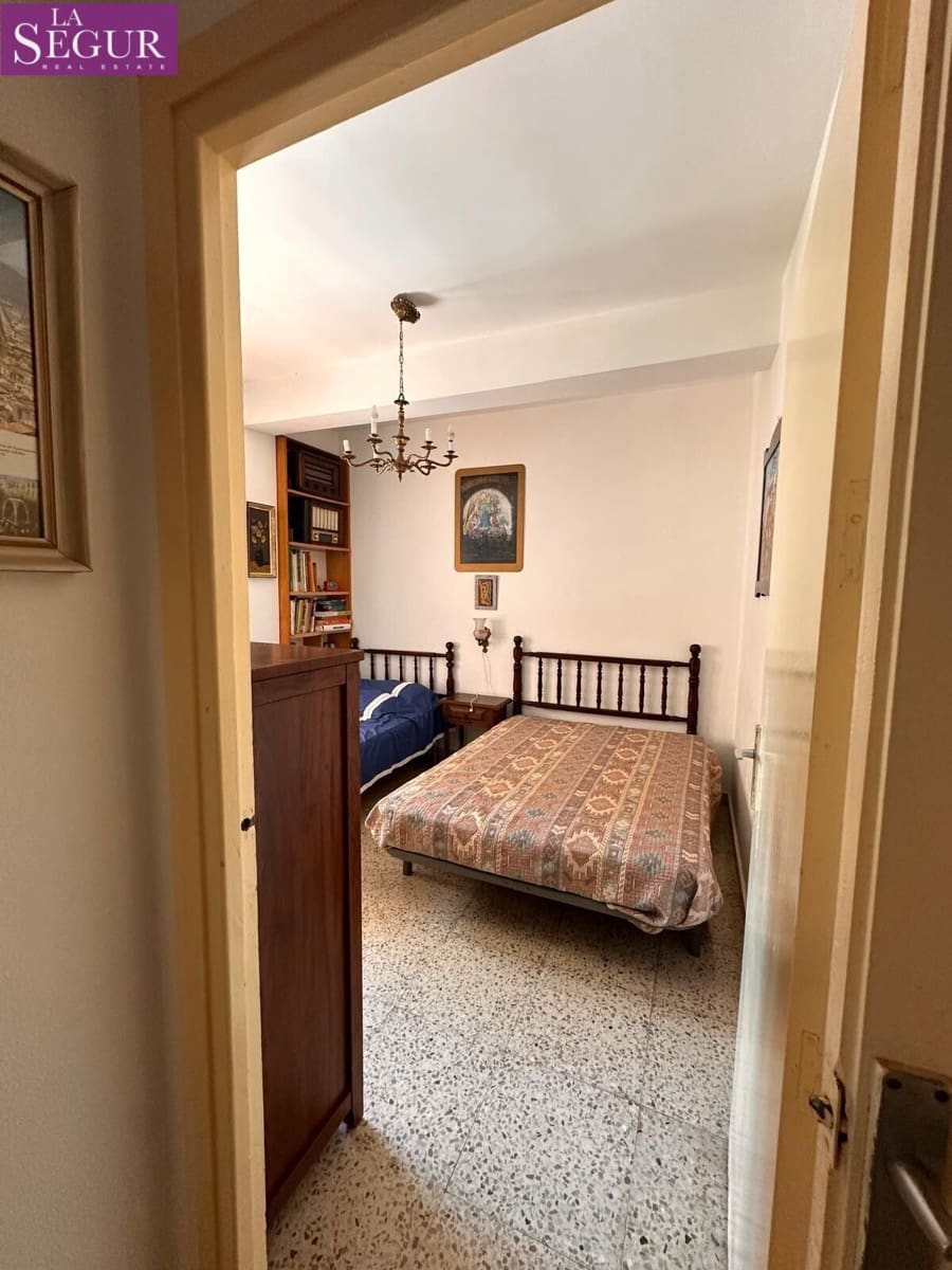 4 bedroom Flat for sale in Cadiz city - € 525,000 (Ref: 9747797)