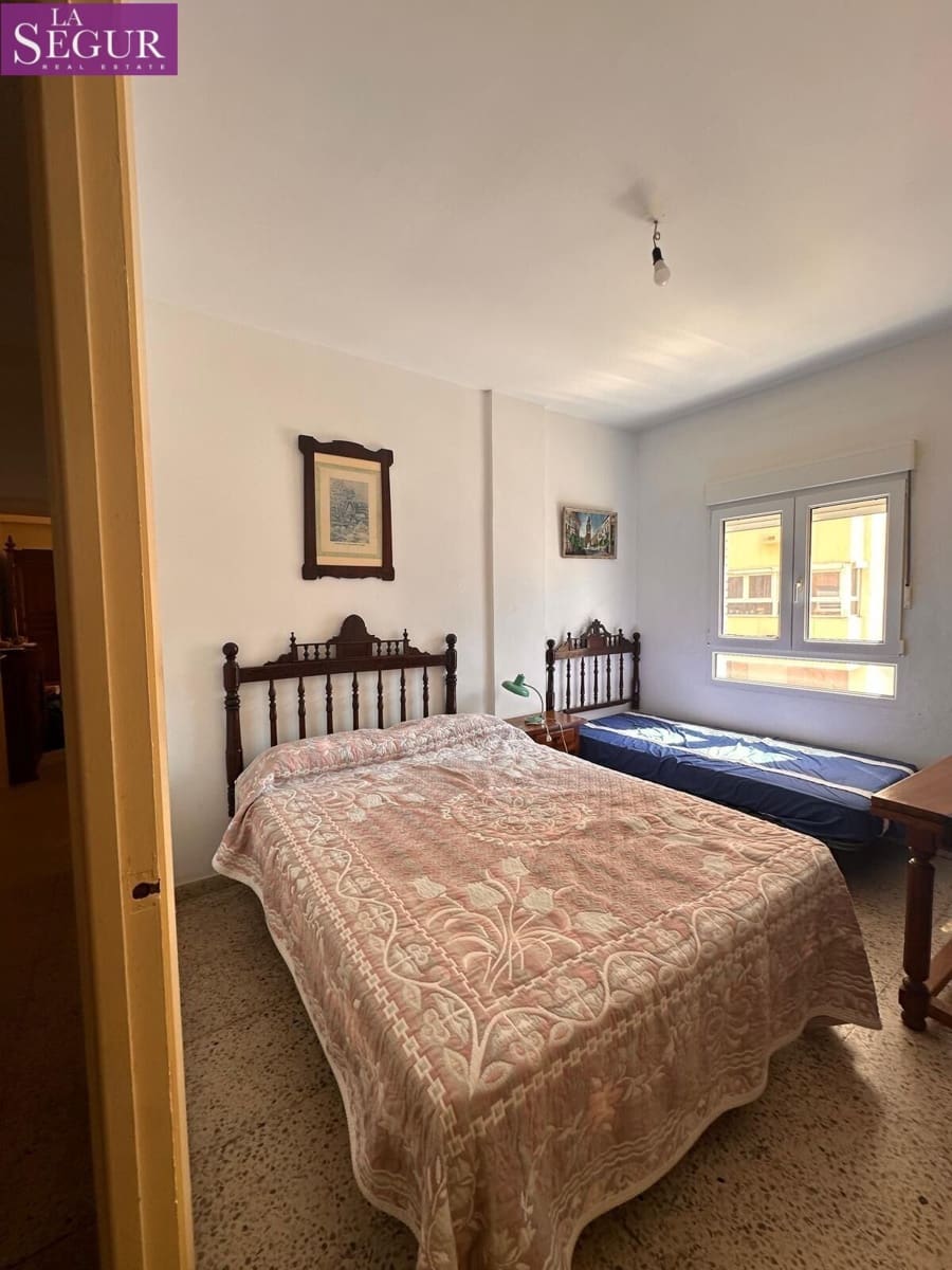 4 bedroom Flat for sale in Cadiz city - € 525,000 (Ref: 9747797)