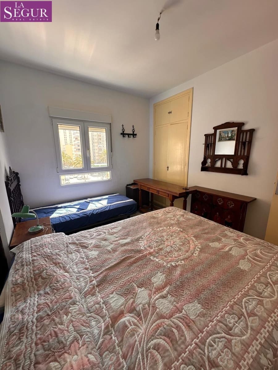 4 bedroom Flat for sale in Cadiz city - € 525,000 (Ref: 9747797)