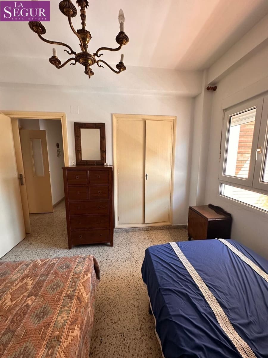 4 bedroom Flat for sale in Cadiz city - € 525,000 (Ref: 9747797)