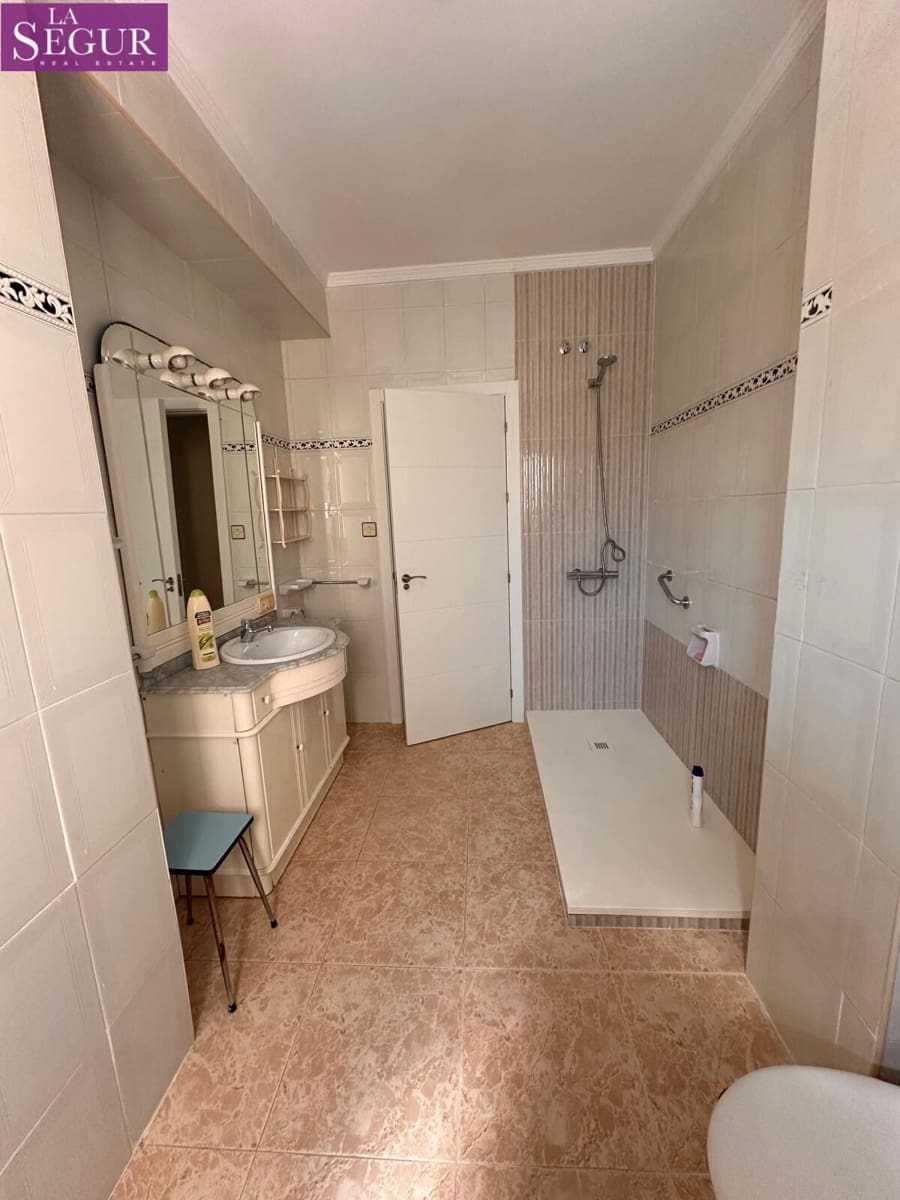 4 bedroom Flat for sale in Cadiz city - € 525,000 (Ref: 9747797)