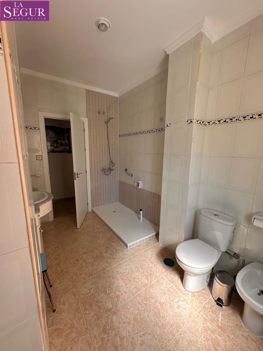 4 bedroom Flat for sale in Cadiz city - € 525,000 (Ref: 9747797)