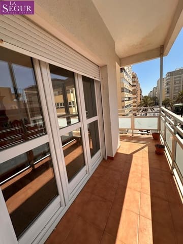 Piso de 4 habitaciones en Cádiz ciudad en venta - 525.000 € (Ref: 9747797)