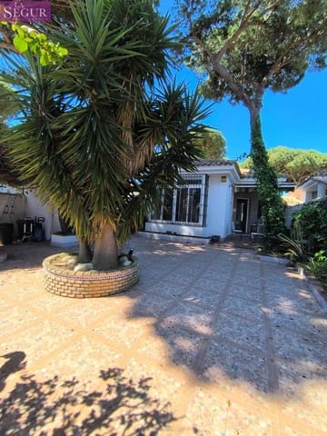 5 soveværelse Villa til salg i La Barrosa, Chiclana de la Frontera med swimmingpool garage - € 550.000 (Ref: 9761929)