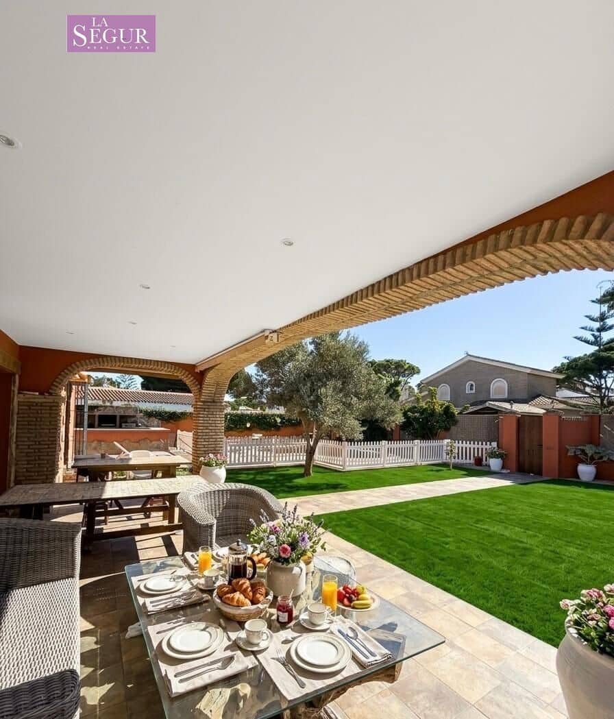 4 soverom Villa til salgs i Conil de la Frontera med svømmebasseng - € 1 300 000 (Ref: 9780489)