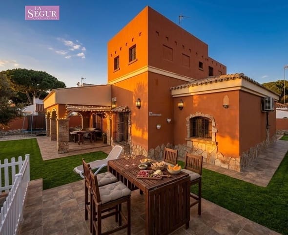 4 soverom Villa til salgs i Conil de la Frontera med svømmebasseng - € 1 300 000 (Ref: 9780489)