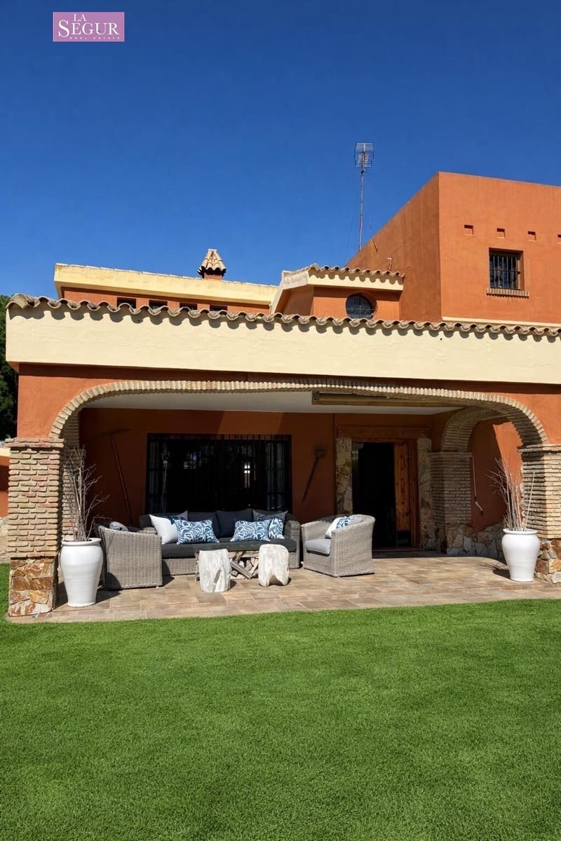 4 soverom Villa til salgs i Conil de la Frontera med svømmebasseng - € 1 300 000 (Ref: 9780489)