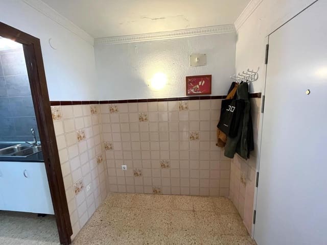 Piso de 3 habitaciones en Barbate en venta - 110.000 € (Ref: 9788356)