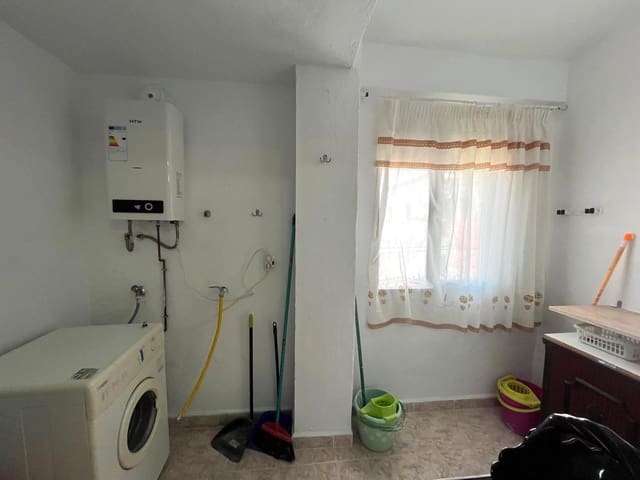 Piso de 3 habitaciones en Barbate en venta - 110.000 € (Ref: 9788356)
