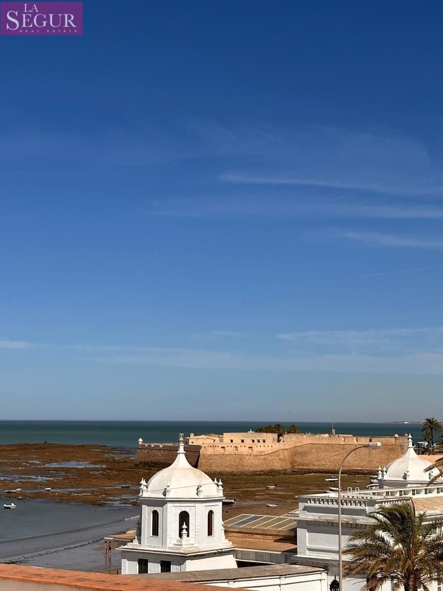 Piso de 4 habitaciones en Cádiz ciudad en venta - 550.000 € (Ref: 9791002)