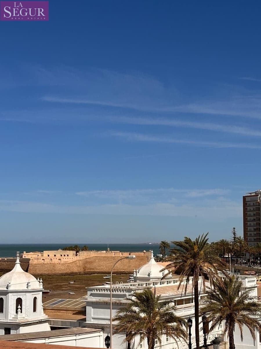 Piso de 4 habitaciones en Cádiz ciudad en venta - 550.000 € (Ref: 9791002)
