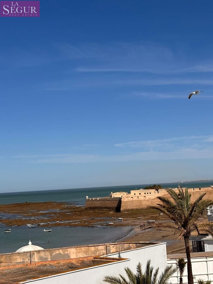 Piso de 4 habitaciones en Cádiz ciudad en venta - 550.000 € (Ref: 9791002)