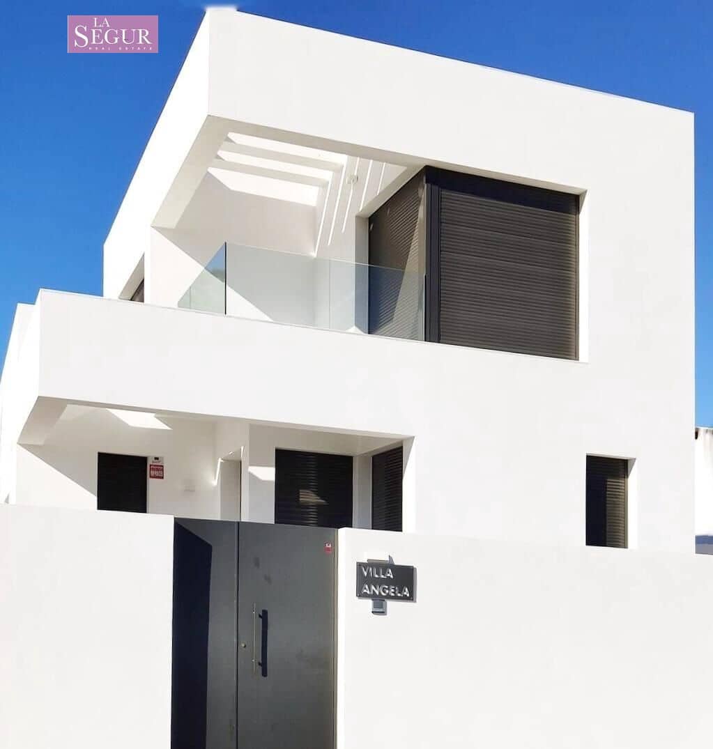 4 bedroom Villa for sale in Conil de la Frontera with pool - € 1,030,000 (Ref: 9797034)