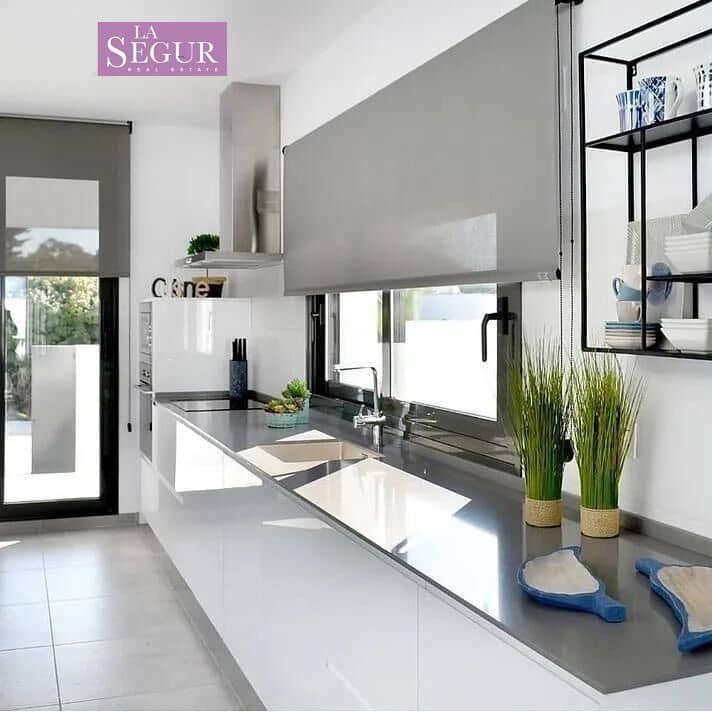 4 bedroom Villa for sale in Conil de la Frontera with pool - € 1,030,000 (Ref: 9797034)