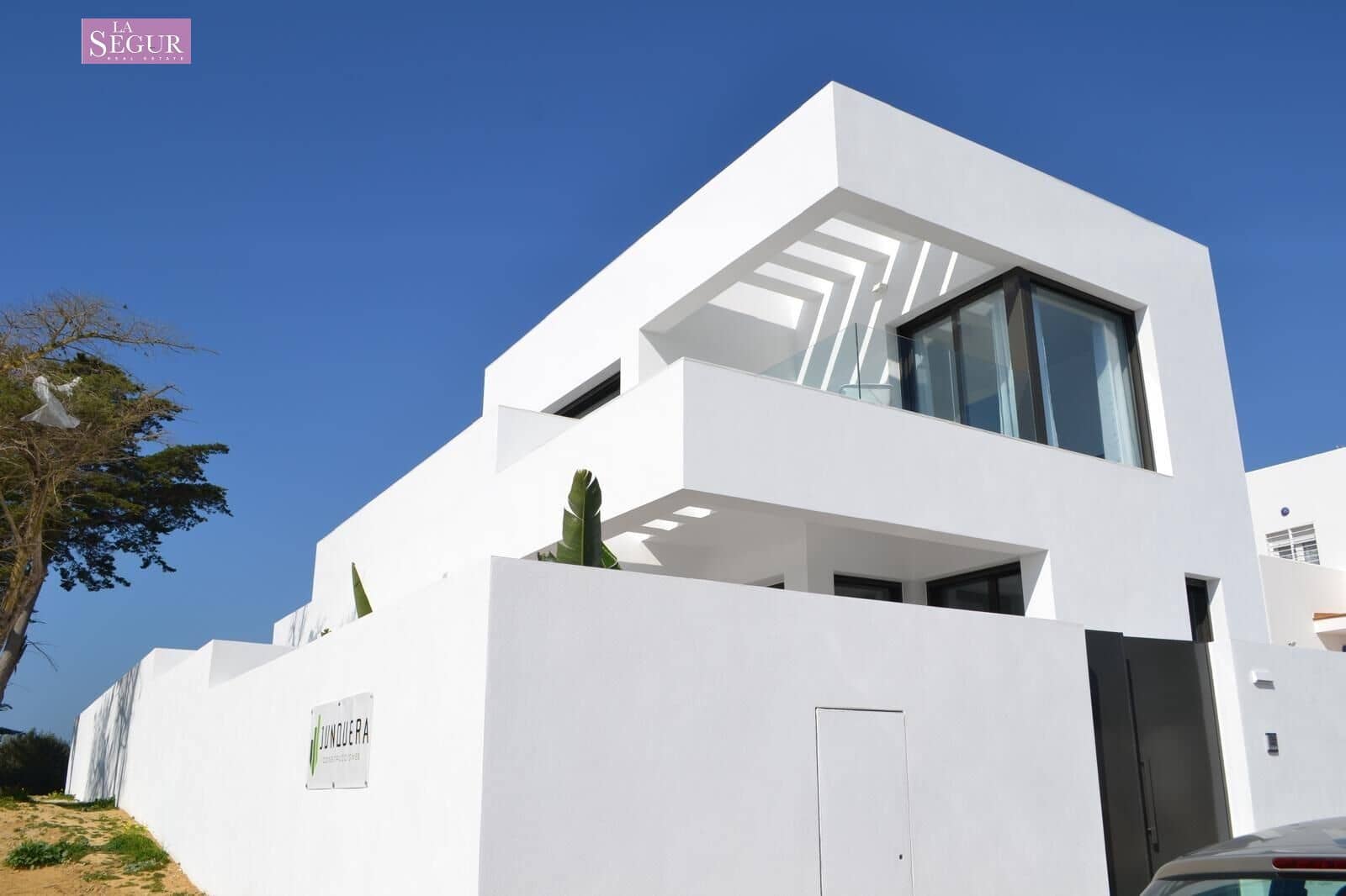 4 bedroom Villa for sale in Conil de la Frontera with pool - € 1,030,000 (Ref: 9797034)