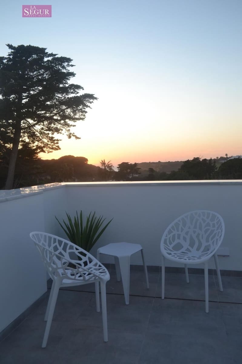 4 bedroom Villa for sale in Conil de la Frontera with pool - € 1,030,000 (Ref: 9797034)