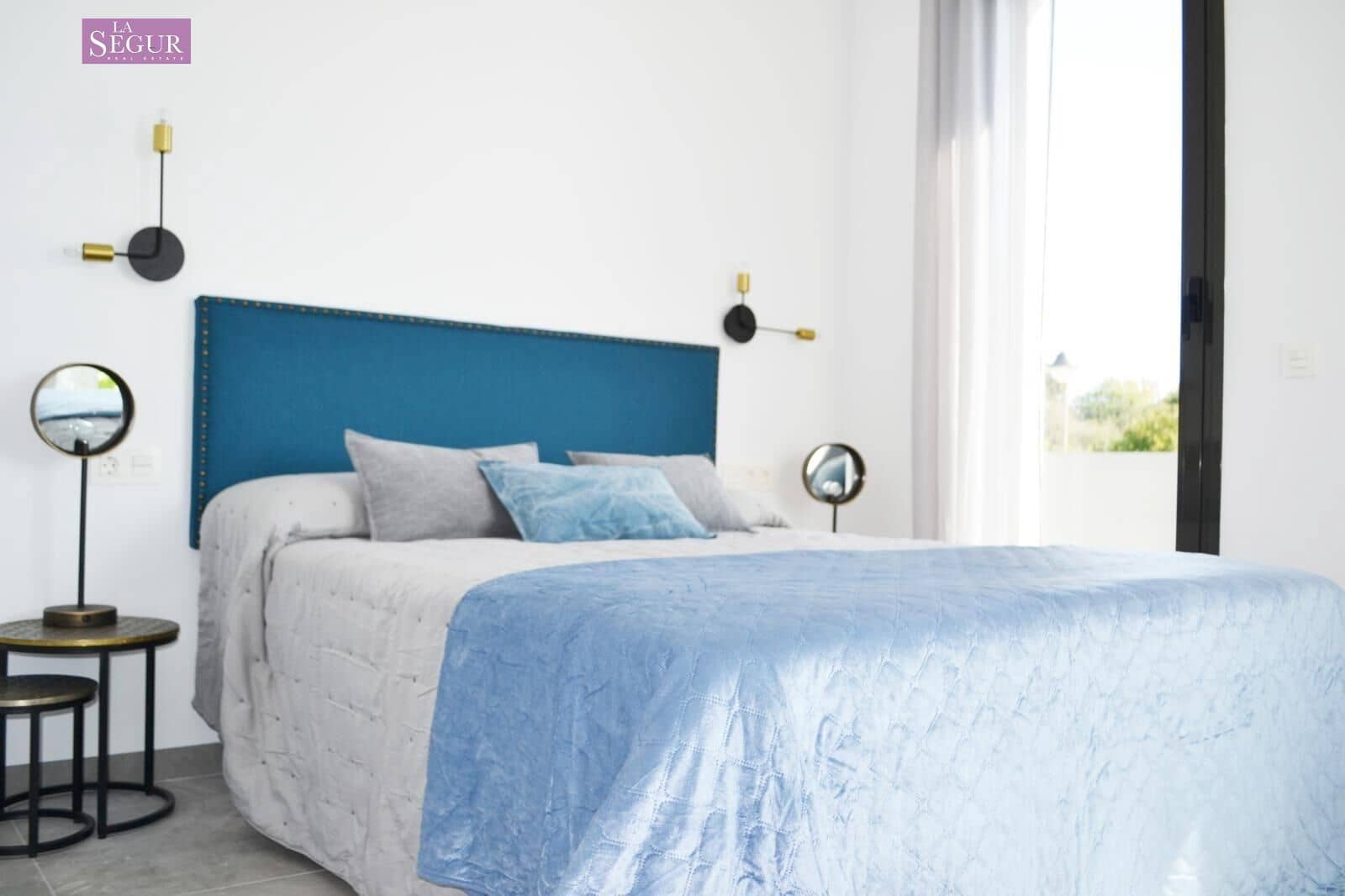 4 bedroom Villa for sale in Conil de la Frontera with pool - € 1,030,000 (Ref: 9797034)