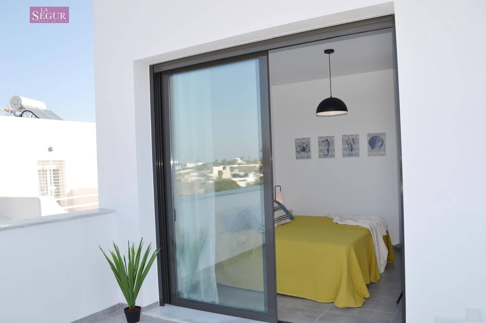 4 bedroom Villa for sale in Conil de la Frontera with pool - € 1,030,000 (Ref: 9797034)