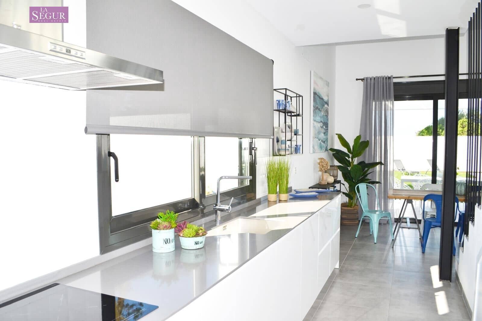 4 bedroom Villa for sale in Conil de la Frontera with pool - € 1,030,000 (Ref: 9797034)