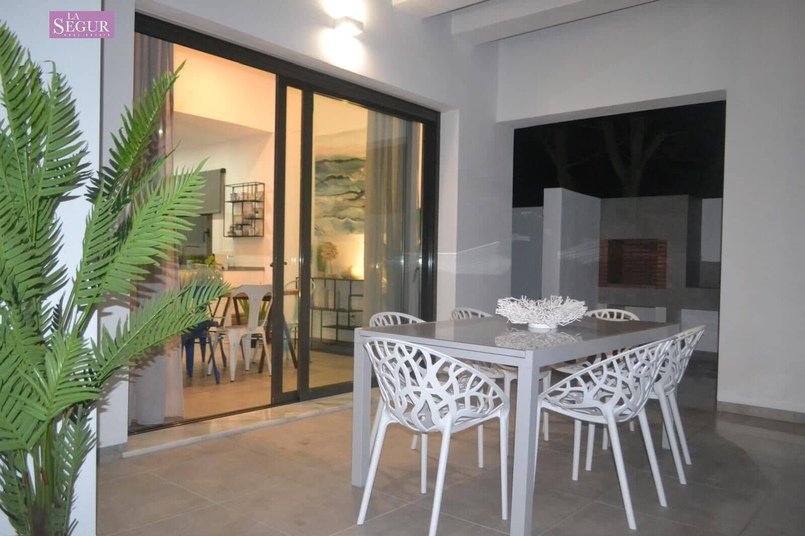 4 bedroom Villa for sale in Conil de la Frontera with pool - € 1,030,000 (Ref: 9797034)