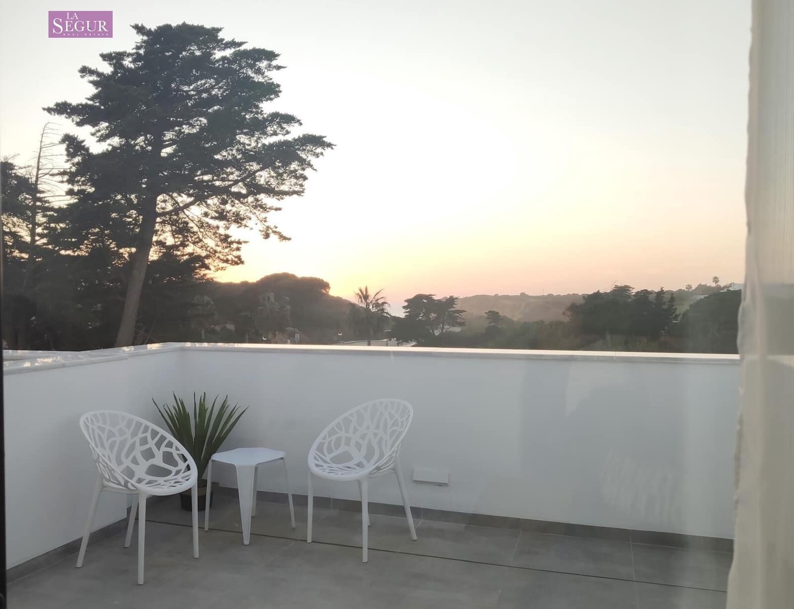 4 bedroom Villa for sale in Conil de la Frontera with pool - € 1,030,000 (Ref: 9797034)