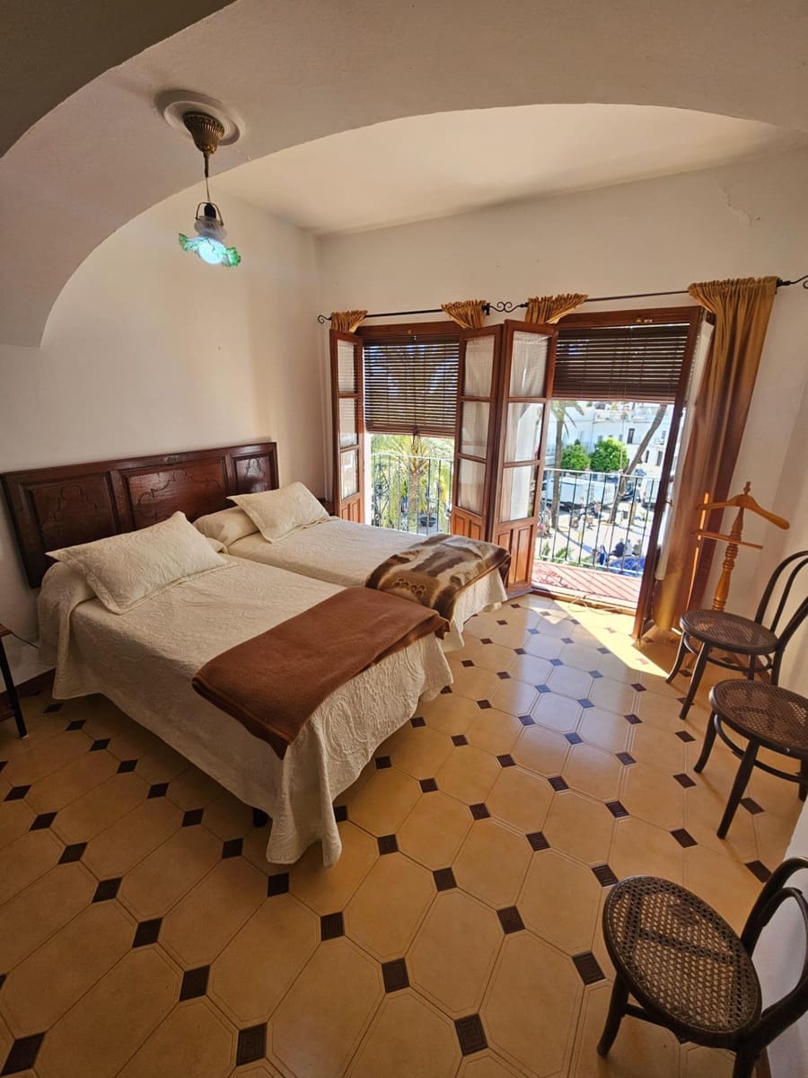 7 bedroom Townhouse for sale in Vejer de la Frontera - € 1,100,000 (Ref: 9797035)