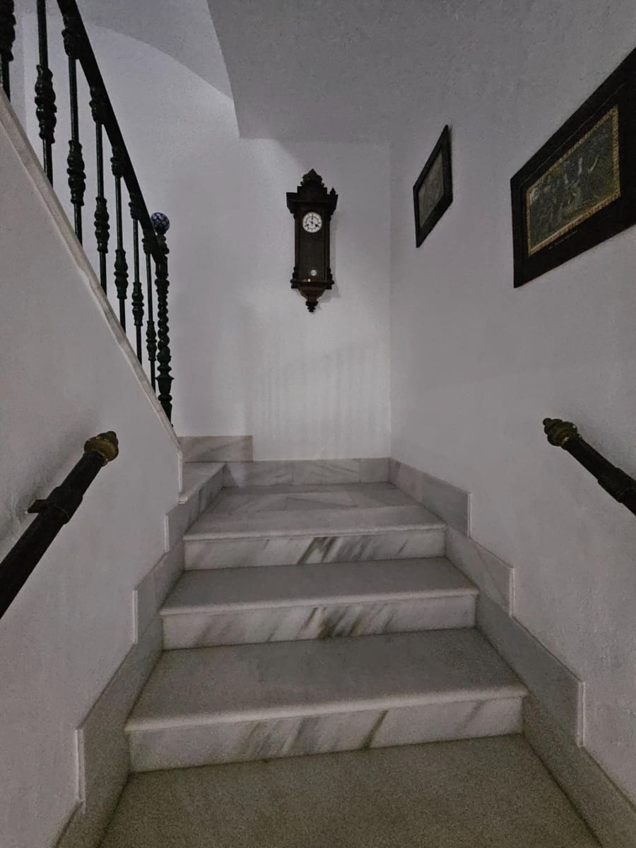 7 bedroom Townhouse for sale in Vejer de la Frontera - € 1,100,000 (Ref: 9797035)