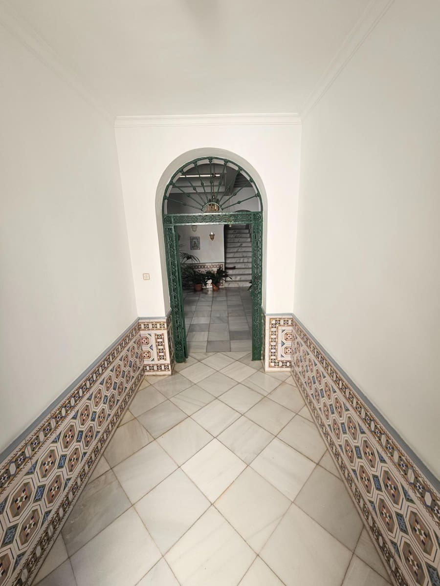 7 bedroom Townhouse for sale in Vejer de la Frontera - € 1,100,000 (Ref: 9797035)