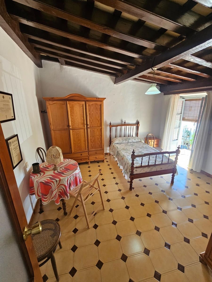 7 bedroom Townhouse for sale in Vejer de la Frontera - € 1,100,000 (Ref: 9797035)