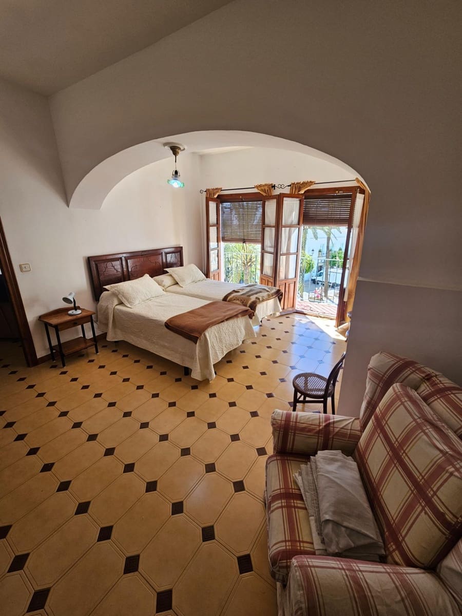 7 bedroom Townhouse for sale in Vejer de la Frontera - € 1,100,000 (Ref: 9797035)