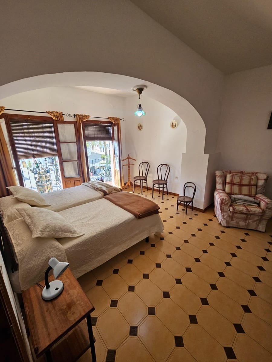 7 bedroom Townhouse for sale in Vejer de la Frontera - € 1,100,000 (Ref: 9797035)