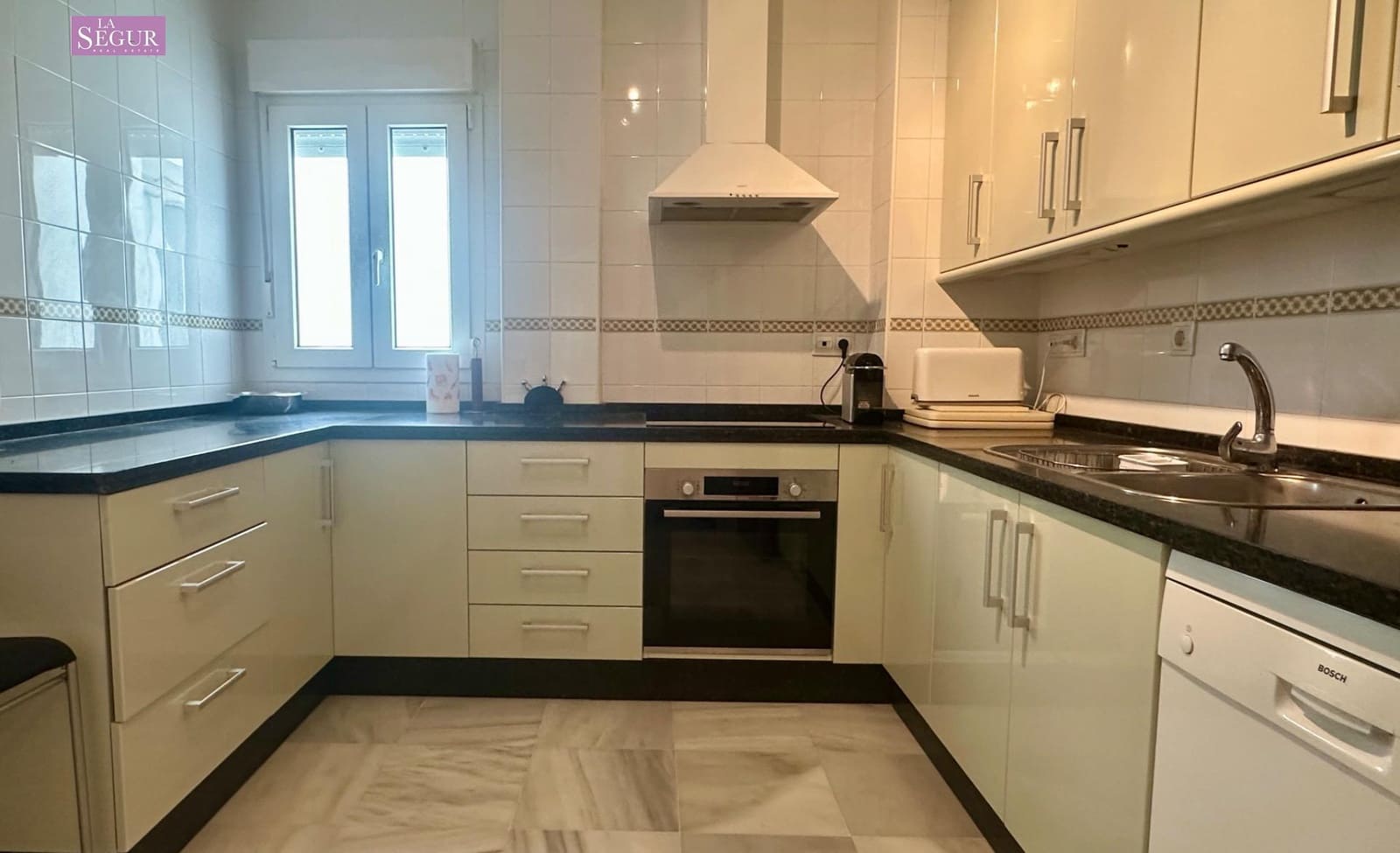 3 sovrum Lägenhet till salu i Conil de la Frontera med garage - 449 000 € (Ref: 9813801)