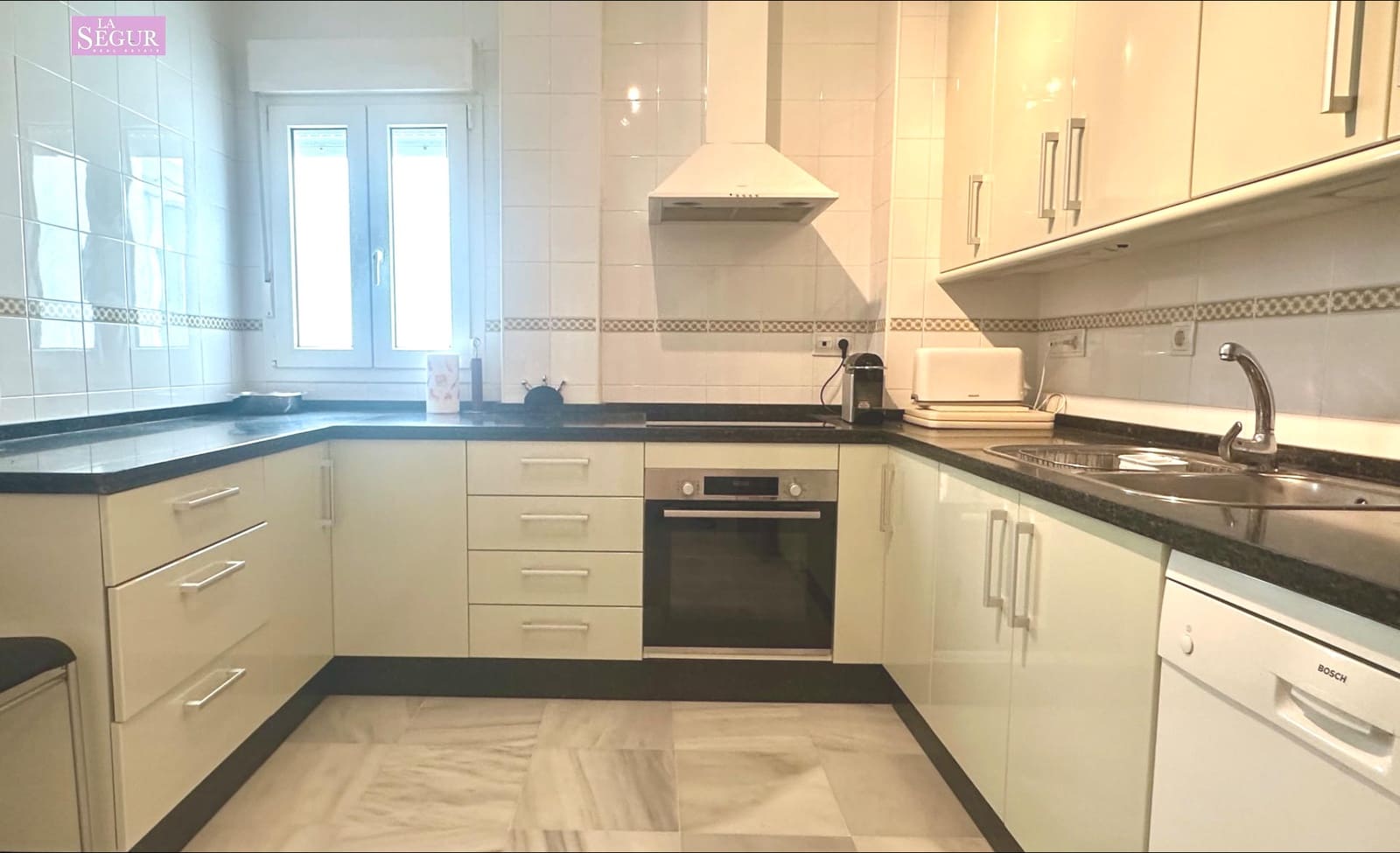 3 bedroom Flat for sale in Conil de la Frontera with garage - € 449,000 (Ref: 9813801)