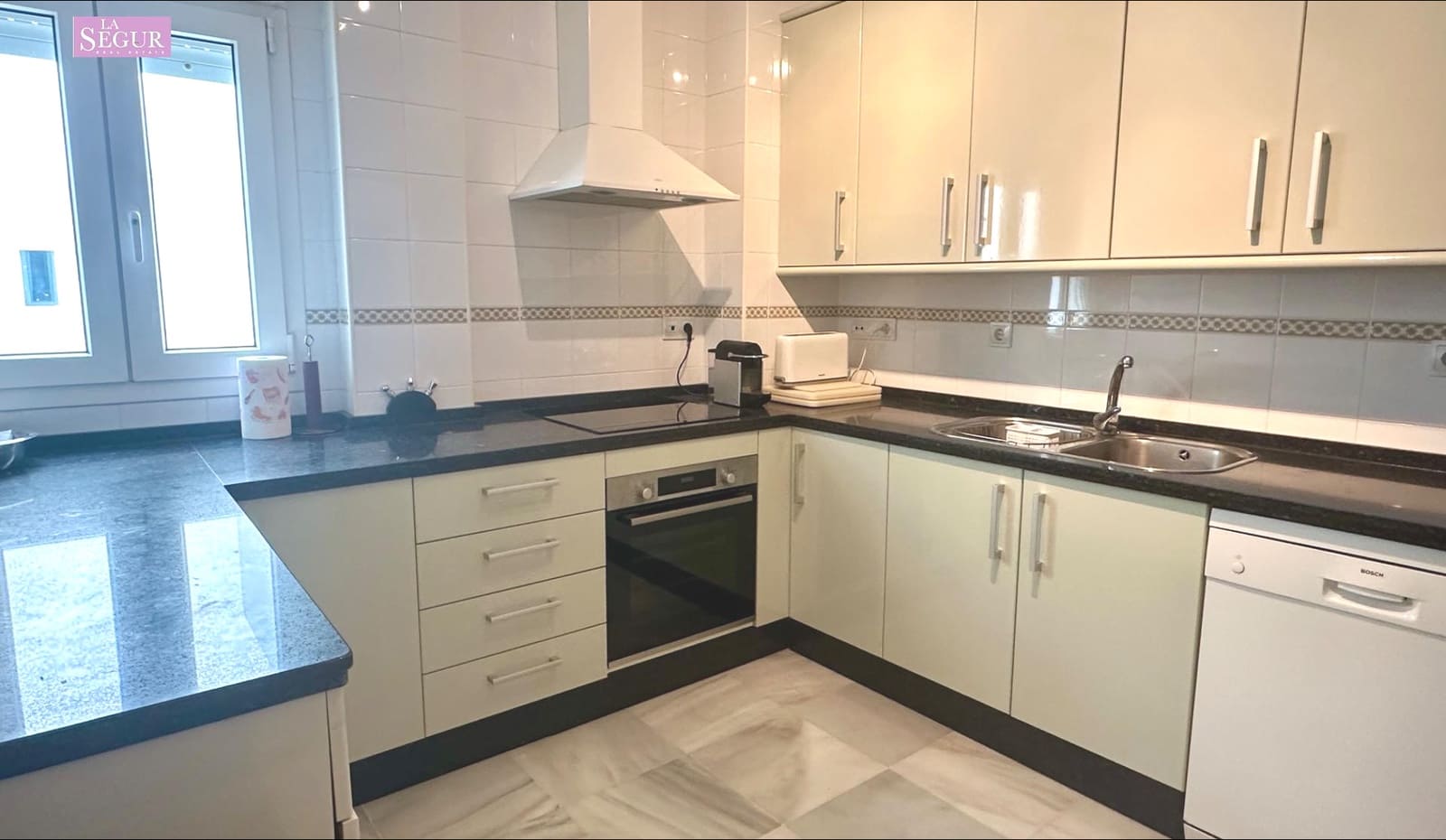 3 bedroom Flat for sale in Conil de la Frontera with garage - € 449,000 (Ref: 9813801)