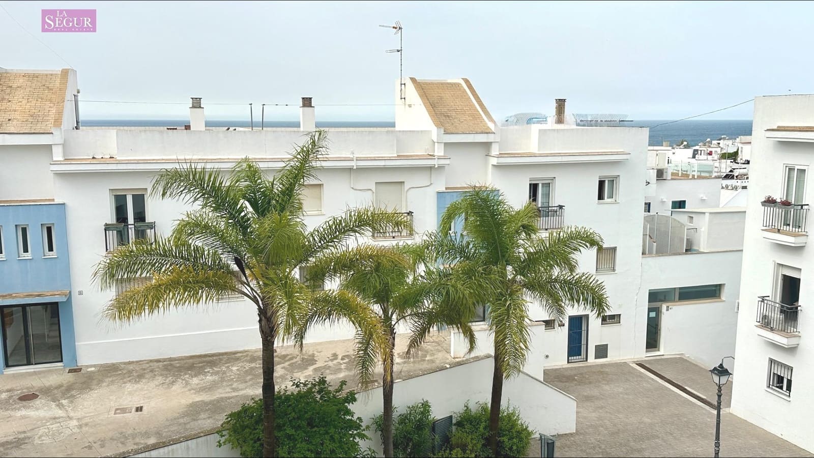 3 bedroom Flat for sale in Conil de la Frontera with garage - € 449,000 (Ref: 9813801)