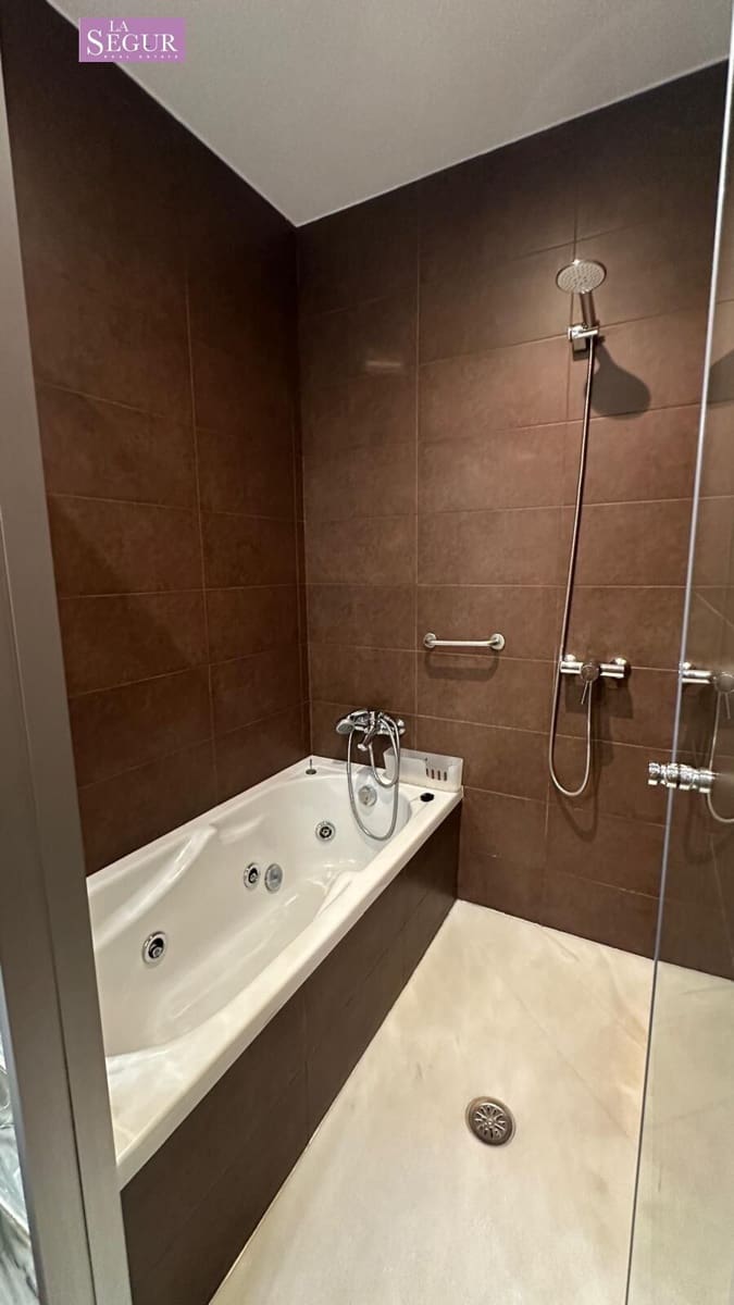 2 bedroom Apartment for sale in Conil de la Frontera with garage - € 595,000 (Ref: 9822856)