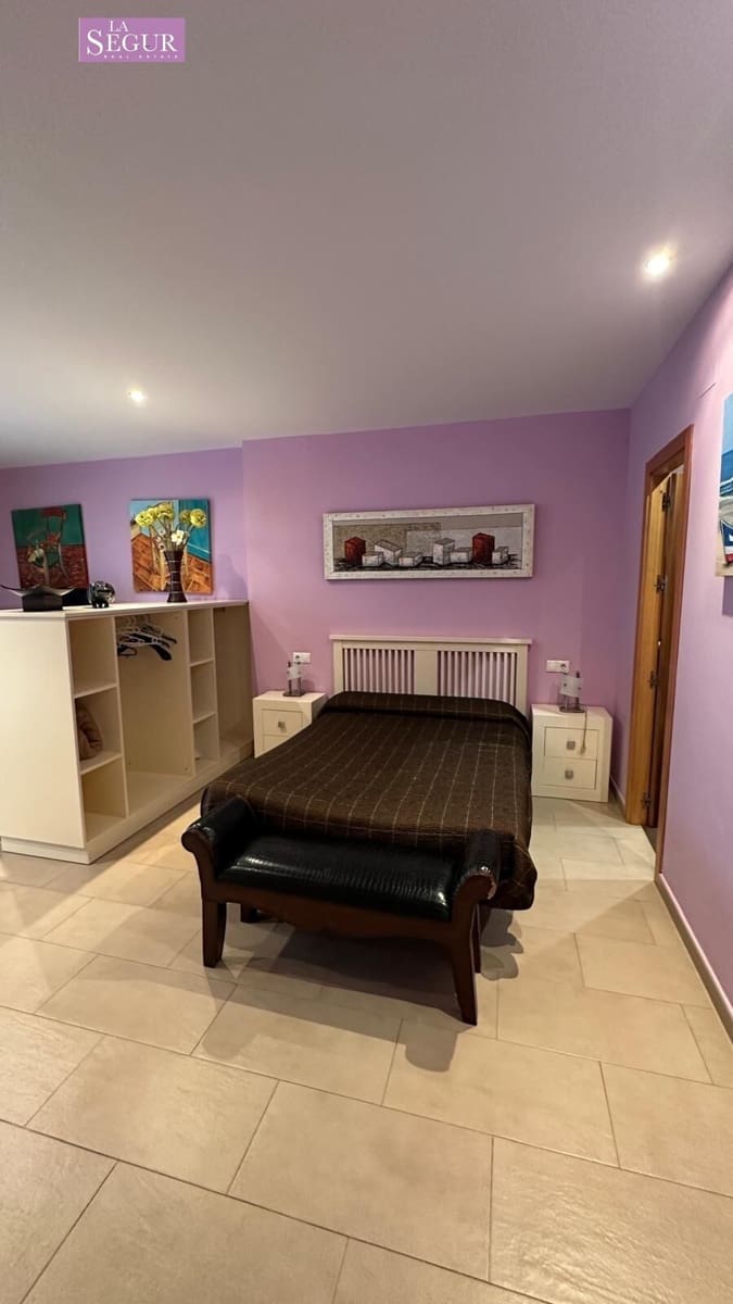 2 bedroom Apartment for sale in Conil de la Frontera with garage - € 595,000 (Ref: 9822856)
