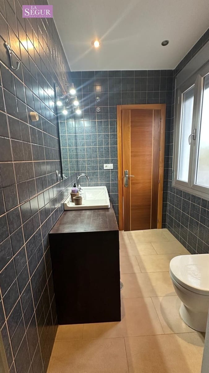 2 bedroom Apartment for sale in Conil de la Frontera with garage - € 595,000 (Ref: 9822856)