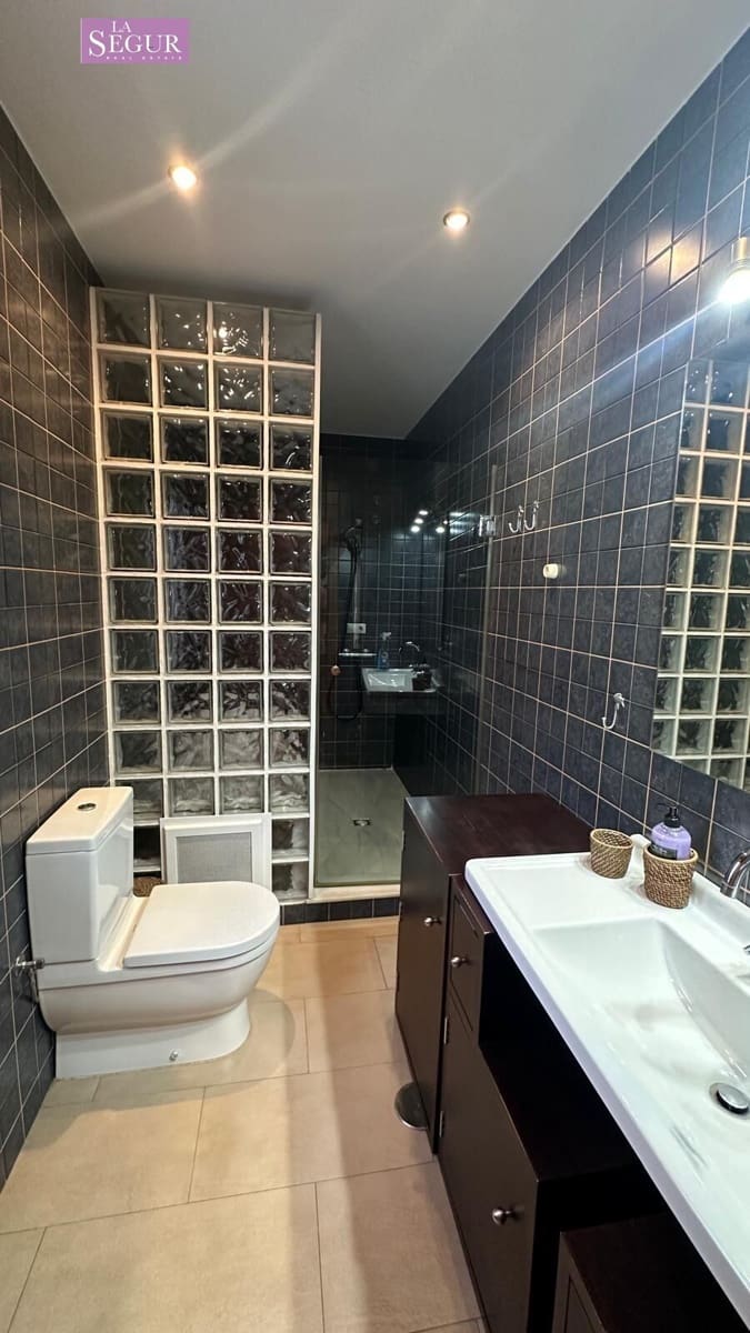 2 bedroom Apartment for sale in Conil de la Frontera with garage - € 595,000 (Ref: 9822856)