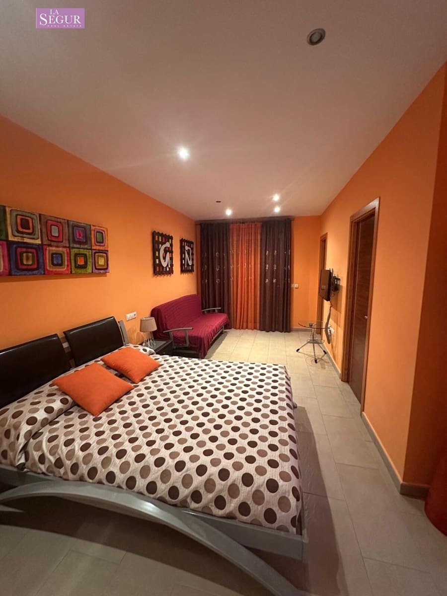 2 bedroom Apartment for sale in Conil de la Frontera with garage - € 595,000 (Ref: 9822856)