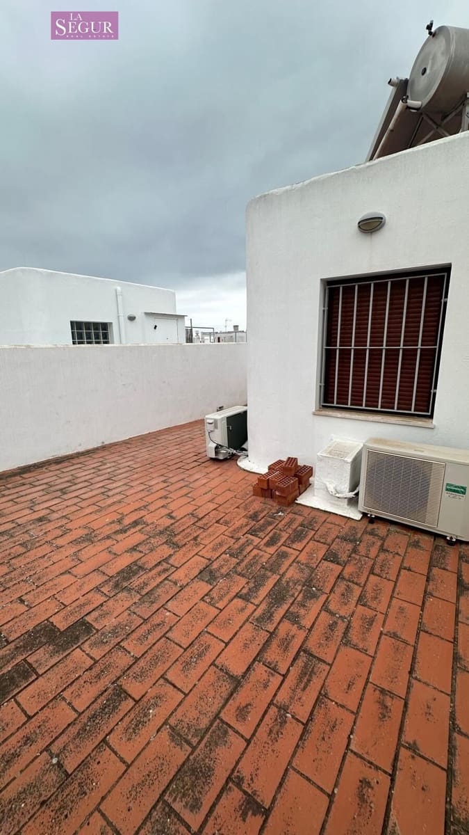 2 bedroom Apartment for sale in Conil de la Frontera with garage - € 595,000 (Ref: 9822856)