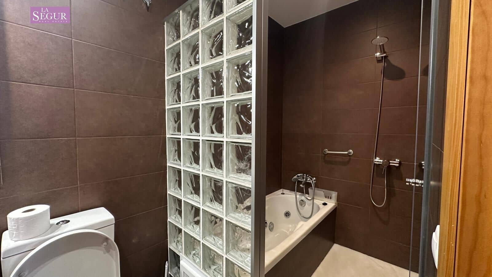 2 bedroom Apartment for sale in Conil de la Frontera with garage - € 595,000 (Ref: 9822856)