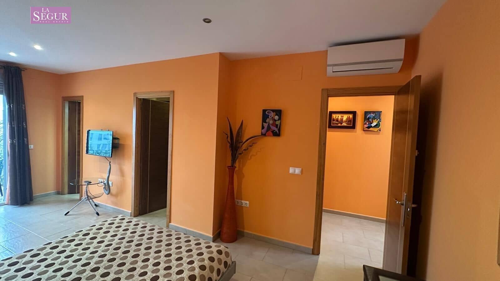 2 bedroom Apartment for sale in Conil de la Frontera with garage - € 595,000 (Ref: 9822856)
