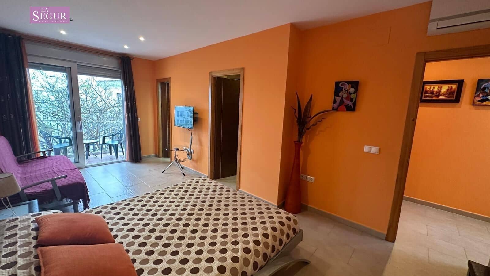 2 bedroom Apartment for sale in Conil de la Frontera with garage - € 595,000 (Ref: 9822856)