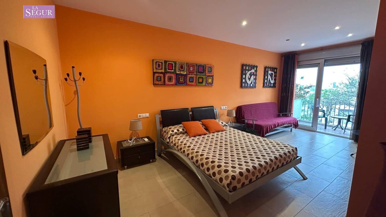 2 bedroom Apartment for sale in Conil de la Frontera with garage - € 595,000 (Ref: 9822856)