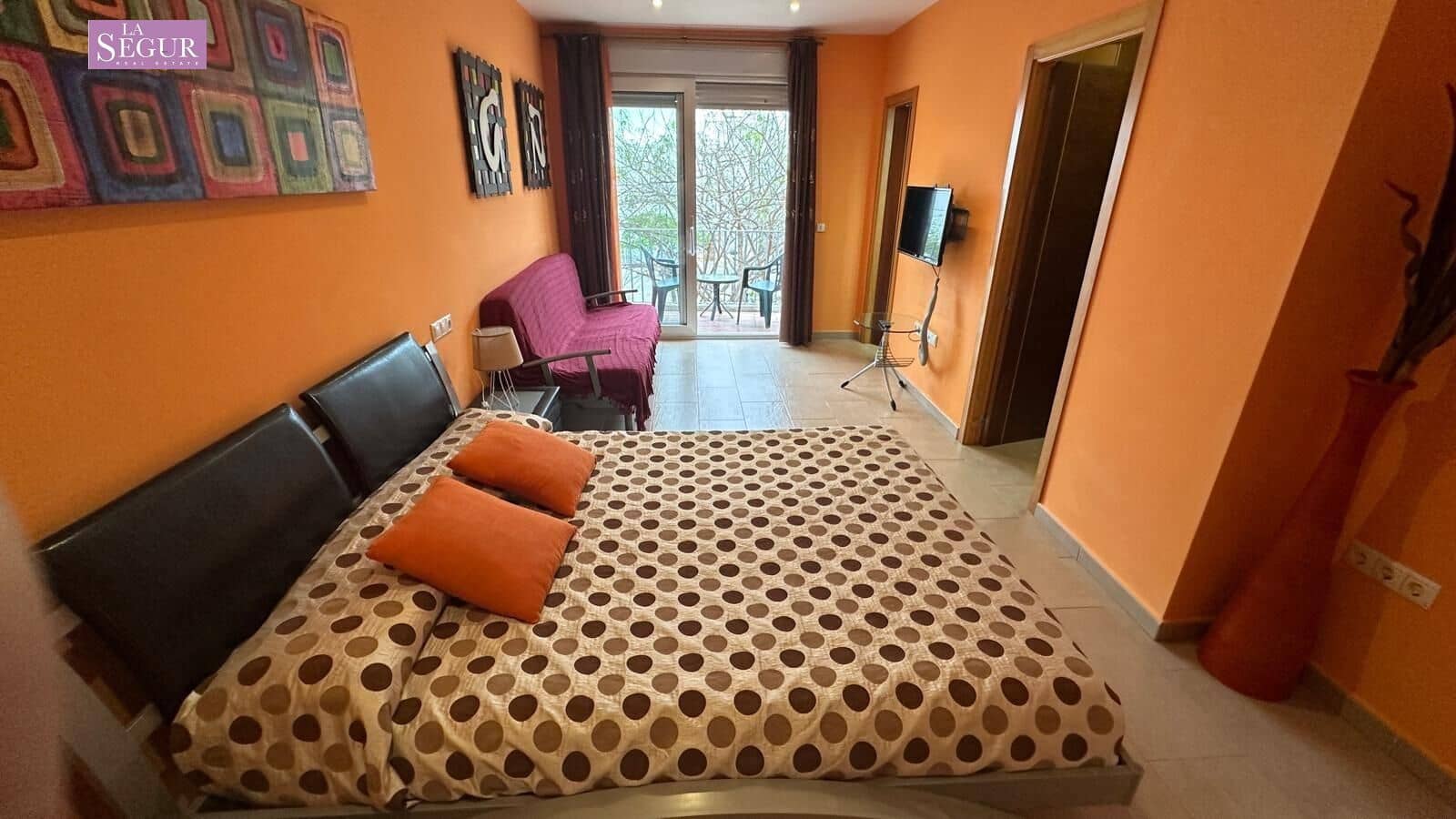 2 bedroom Apartment for sale in Conil de la Frontera with garage - € 595,000 (Ref: 9822856)