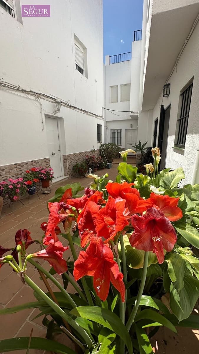 2 bedroom Flat for sale in Conil de la Frontera - € 249,000 (Ref: 9822857)